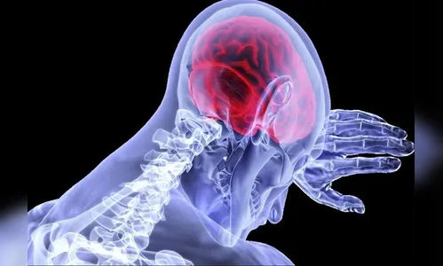 Mulher vai ao médico tratar conjuntivite e descobre tumor