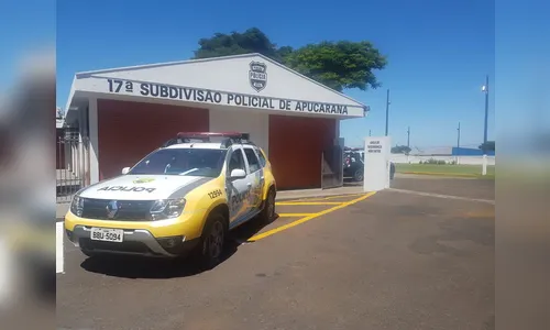 Mulher vítima de violência doméstica pede ajuda para amiga