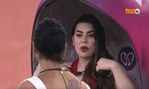 Naiara diz que “falta coragem” a travestis e revolta web