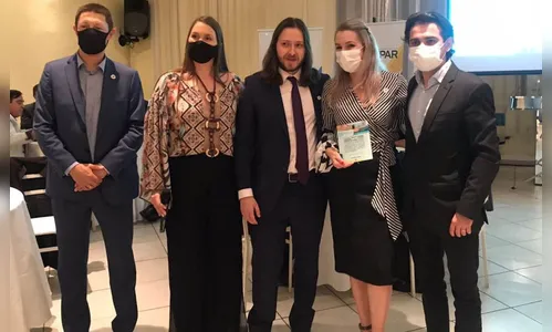 Vereadora de Ivaiporã recebe prêmio Luiz Alberto Antônio