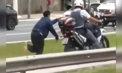 PM algema jovem em moto e o arrasta pela rua em SP; veja