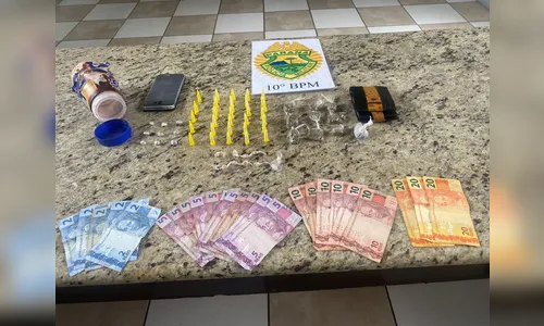 PM de Apucarana apreende drogas e prende suspeito de roubo