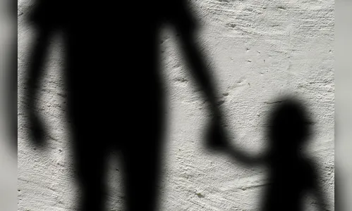 PM é chamada para ajudar filhos de usuária de drogas