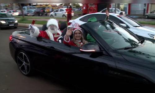Papai Noel chega de conversível em Londrina