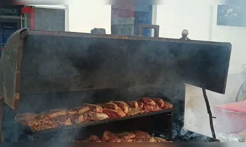 Pecuaristas fazem churrasco em frente a banco como protesto