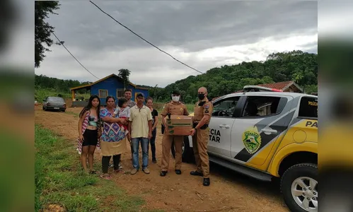 Polícia Militar doa alimentos para famílias de Apucarana