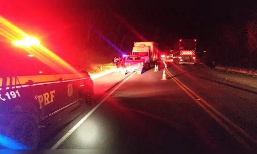 Quatro pessoas morrem em acidente entre carro e caminhão