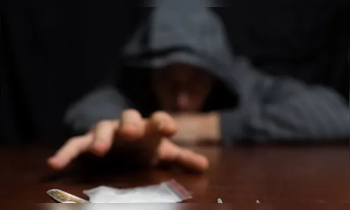 Rádios HT e cocaína são localizados com adolescentes pela PM