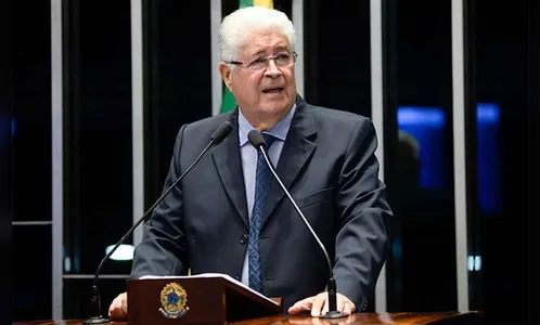 Requião anuncia pré-candidatura ao governo do Estado