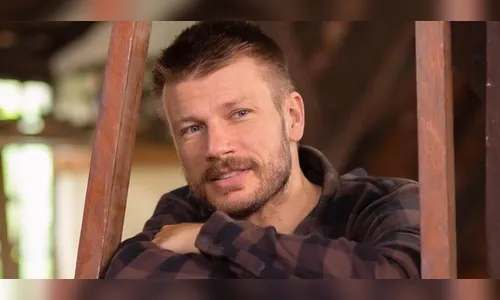 Rodrigo Hilbert constroi montanha-russa no quintal de casa