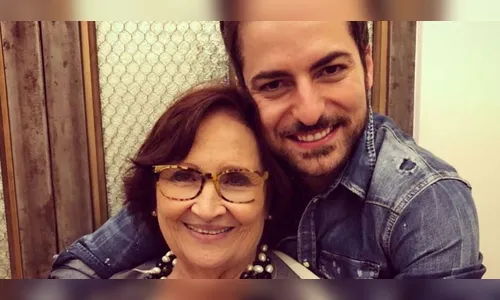 Thales Bretas passa Ano Novo com a mãe de Paulo Gustavo