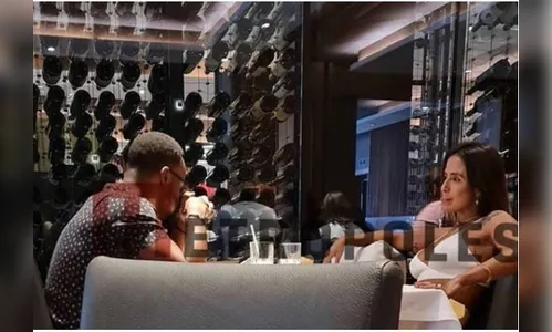Thiaguinho e Carol Peixinho são flagrados em restaurante