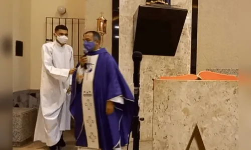 Tiroteio assusta fiéis durante celebração de missa; assista