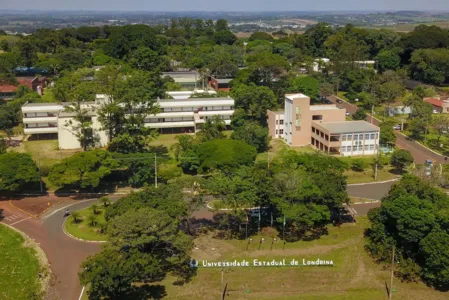 Universidades do PR vão exigir comprovante de vacinação