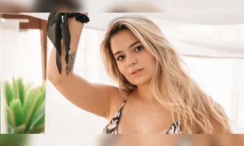 Viih Tube participa de festa e dá beijão em Lipe Ribeiro