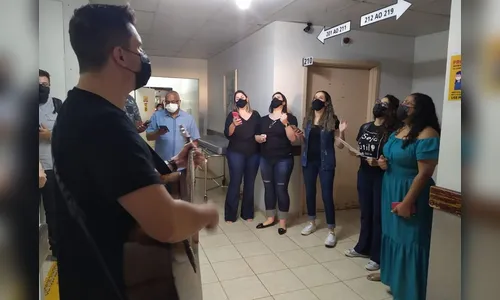 Voluntários realizam cantata no Hospital da Providência