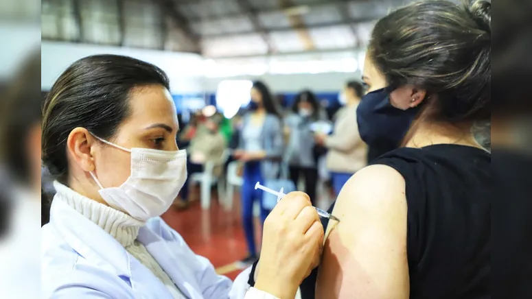 Imagem ilustrativa da notícia Aniversário: Vacinação no Paraná comemorou um ano