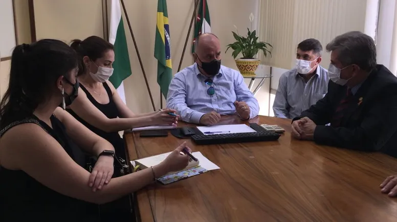 Imagem ilustrativa da notícia Bazana pede apoio de Beto Preto para Apaes