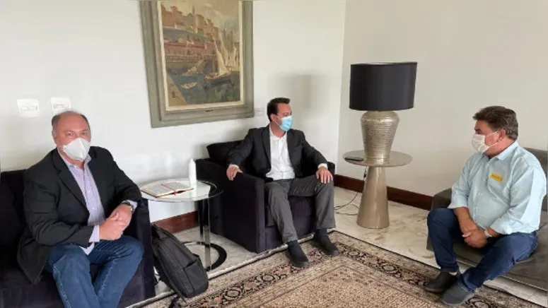 Imagem ilustrativa da notícia Onofre pede apoio de Ratinho Jr. para realização da Movelpar