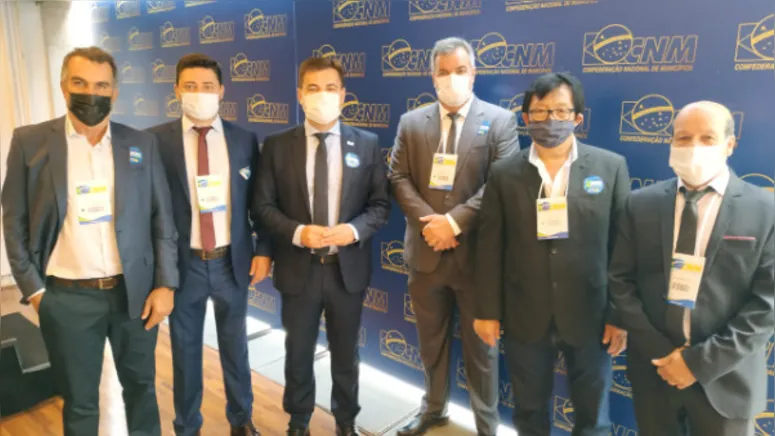 Imagem ilustrativa da notícia Prefeitos do Vale engrossam movimento em Brasília