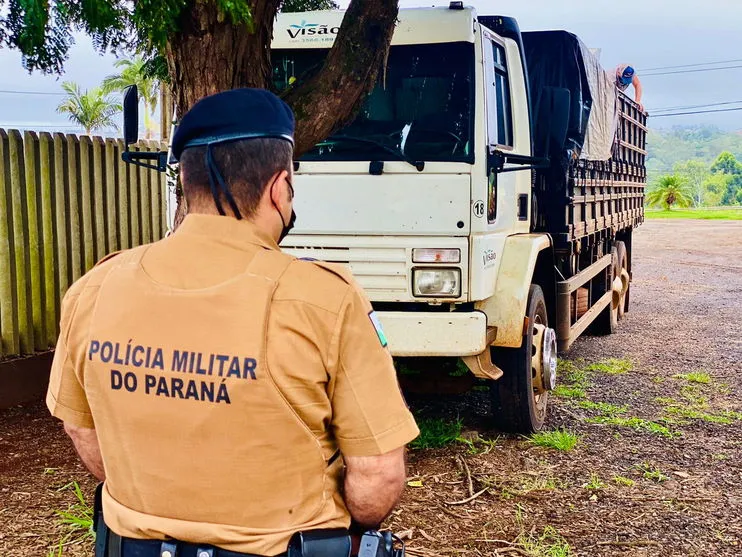 PM de Apucarana recupera caminhão roubado em Mamborê