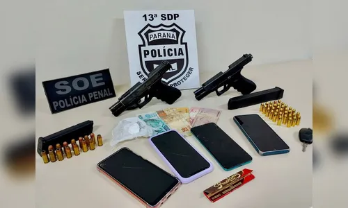 Homem com tornozeleira é preso com armas, munição e drogas