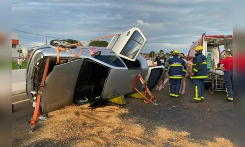 Motorista fica preso às ferragens após acidente na PR-323