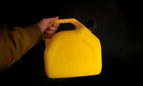 Pai joga gasolina no quarto da filha após briga em Arapongas