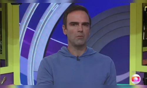 Tadeu Schmidt dá bronca ao vivo e acaba com paz no BBB22