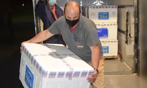 Vacinas pediátricas chegam ao Paraná para distribuição