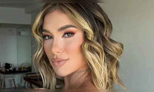 Virgínia esbanja boa forma ao exibir abdômen trincado