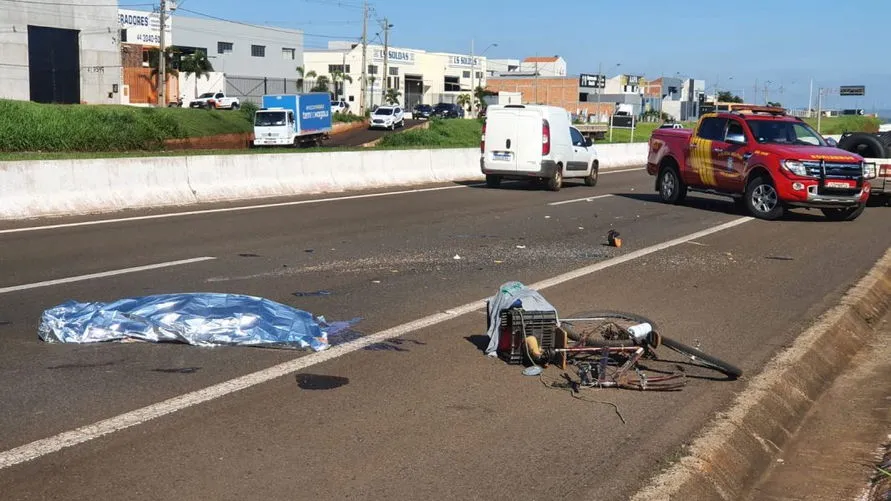 Ciclista morre atropelado por carreta em Maringá