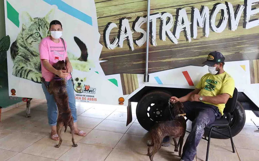 A Amuvi fornece a estrutura móvel, instrumentos cirúrgicos e veterinária