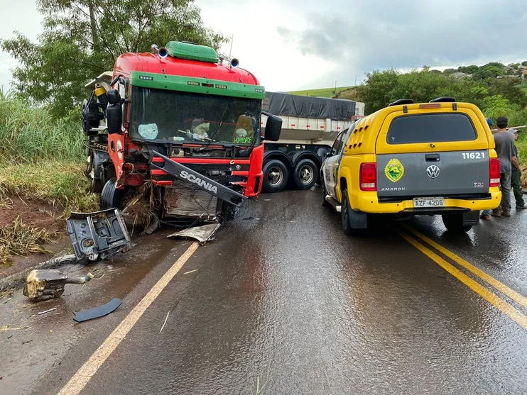 Acidente na região provoca a morte de 3 adultos e 1 criança