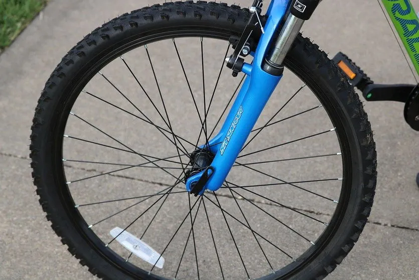 Adolescente tem bicicleta roubada enquanto voltava da escola