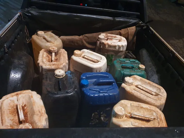 Homens são presos desviando 200 litros de gasolina em Mauá