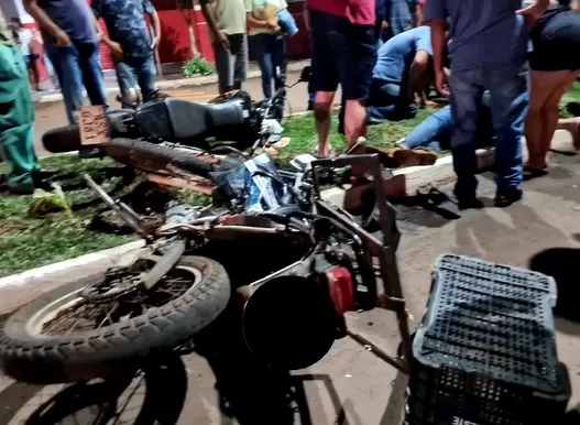 Motociclistas ficam feridos durante colisão em Borrazópolis