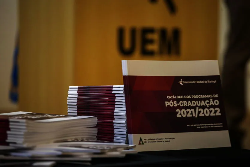 O catálogo traz informações sobre os 56 programas de pós-graduação da UEM