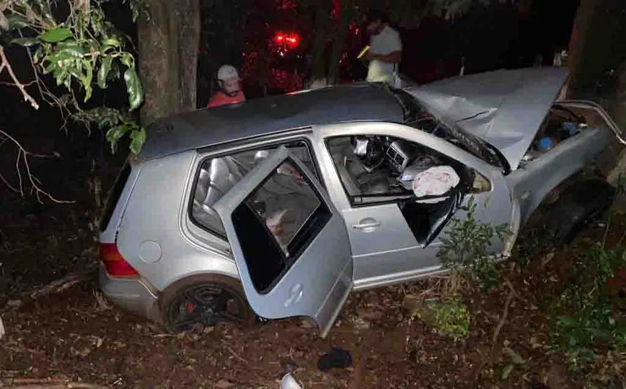 O motorista de 20 anos chegou a ser socorrido e encaminhado ao hospital, mas não resistiu