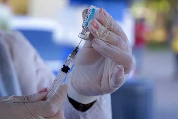 Vacinação continua em Apucarana neste domingo (13)