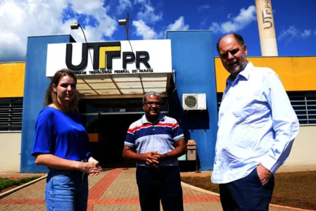 A deputada federal Luisa Canziani, o diretor da UTFPR, Marcelo Ferreira da Silva e o ex-deputado Alex Canziani