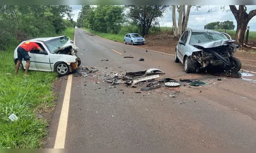 Acidente com dois carros na PR-461 deixa três mortos