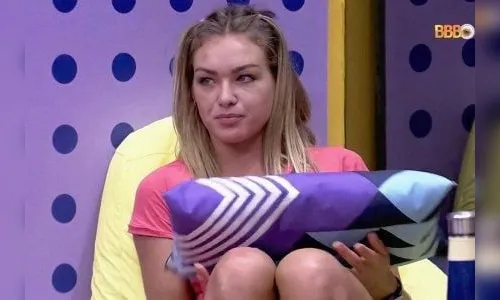 Bárbara chora ao ser avisada sobre risco de expulsão BBB22