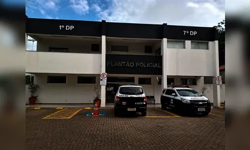 Bebê engatinha para quintal e morre atropelado pela mãe