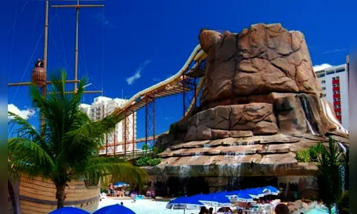 Criança morre após cair de toboágua em parque aquático