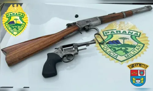 PM aborda carro e encontra  armas de fogo  e munições