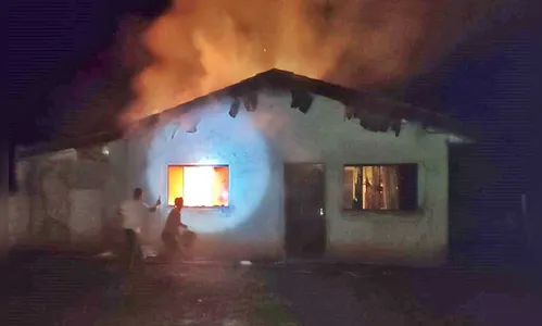 Homem morre carbonizado durante incêndio, em Faxinal