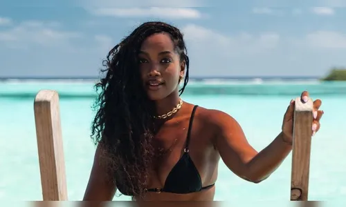 Iza arranca suspiros ao publicar registro sensual na praia