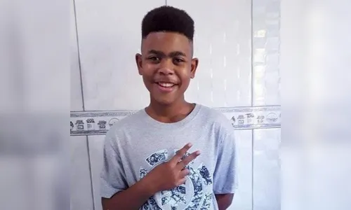 Justiça torna réus policiais acusados de matar adolescente