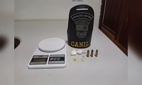 PM de Arapongas apreende cocaína, munições e prende homem